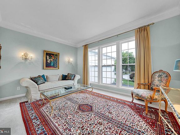 4th image of 646 Churchill Rd