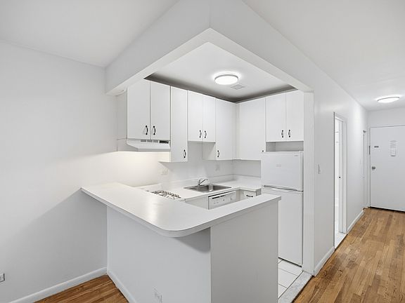 4th image of 244 E Houston St #3CC