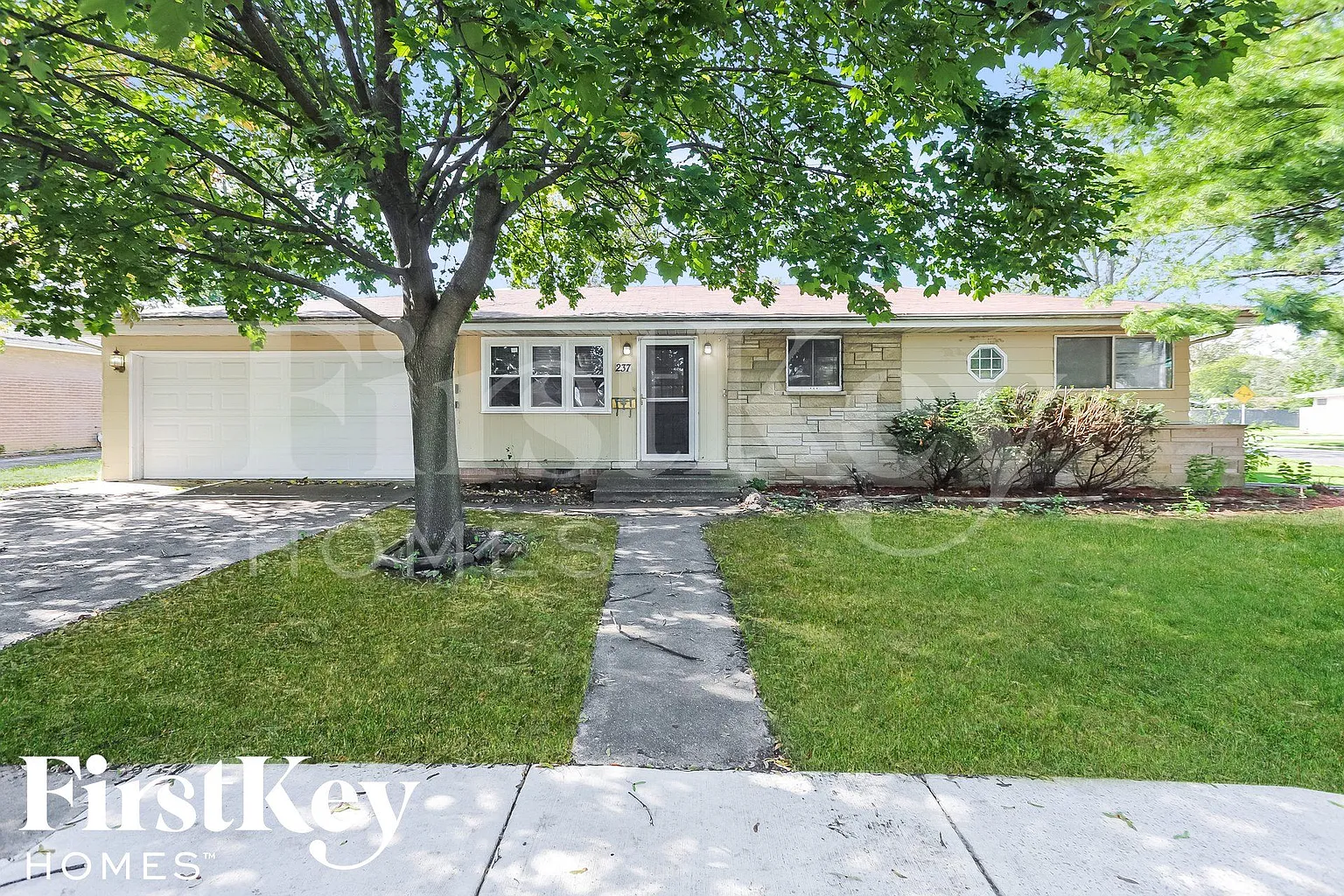 237 E La Porte Dr photo 1