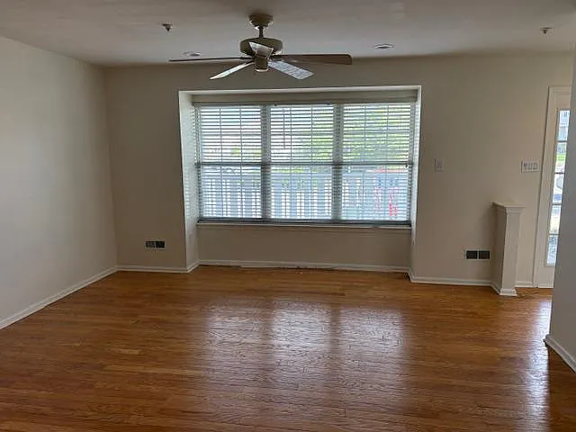2403 Beacon Hl — Photo 7