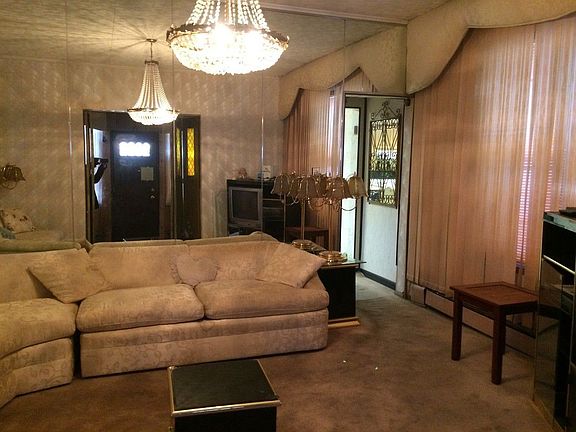 3rd image of 2069 41st St