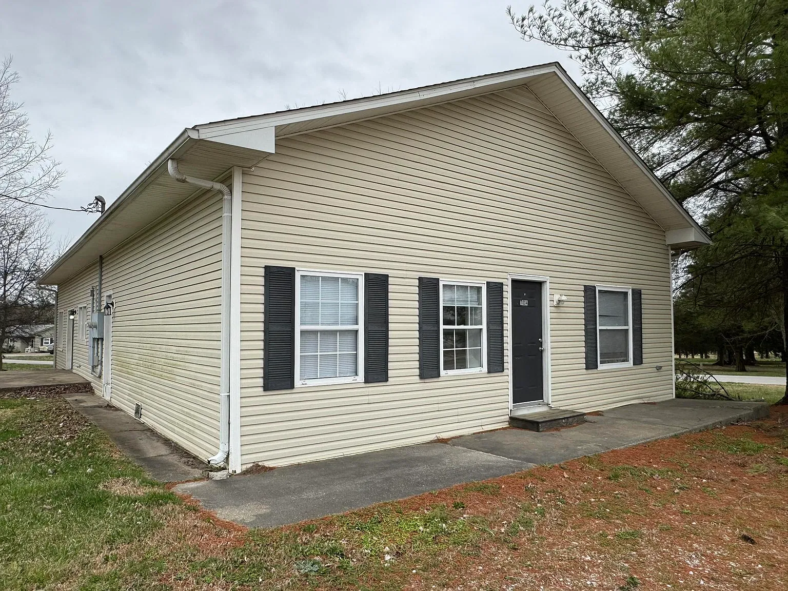 2 bed, $925 — Photo 1