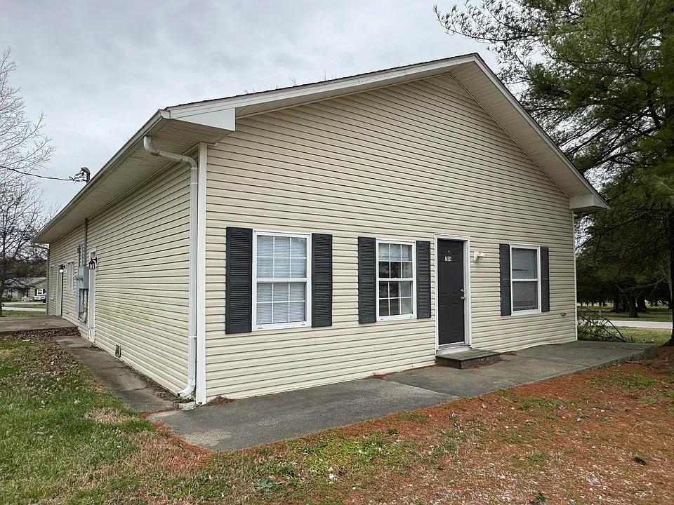 7004 Bowling Green Rd #A