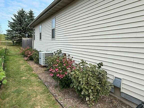 4th image of 250 Kuehl DRIVE #B