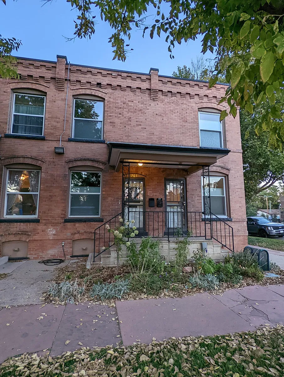 Building Photo - 703 27th St