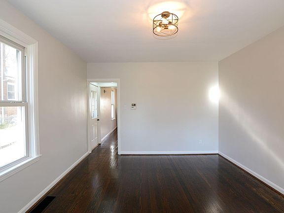 4th image of 2408 Harper Ave