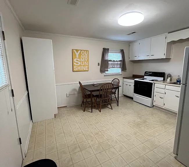 1827 Oakwood Ave NE — Photo 3