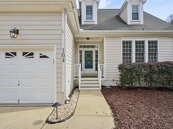 4th image of 104 Hillspring Ln