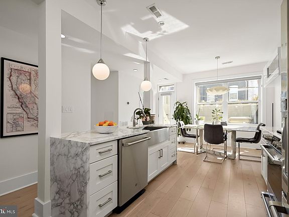 4th image of 151 Uhland Ter NE