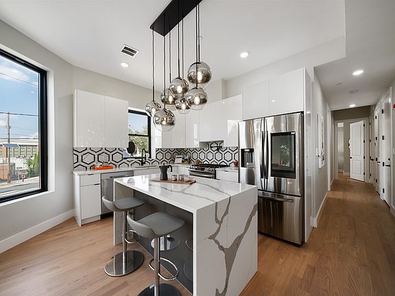 3rd image of 3568 Kennedy Blvd #3