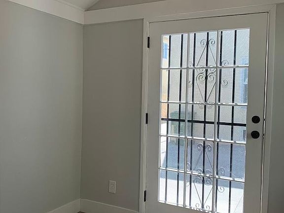 3rd image of 624 N Hobart Blvd #624