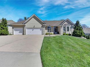 915 SW Bennington Pl, Lees Summit, MO 64081