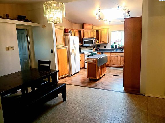 4th image of 627 N Waldemar Ave