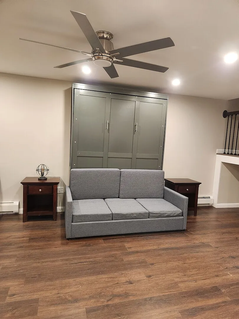 Studio Apartment with Murphy Bed — Photo 3