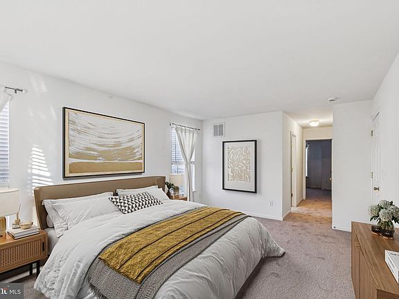 3rd image of 205 Beacon Hill Dr