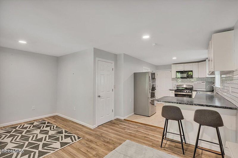 2nd image of 220 Lee Avenue