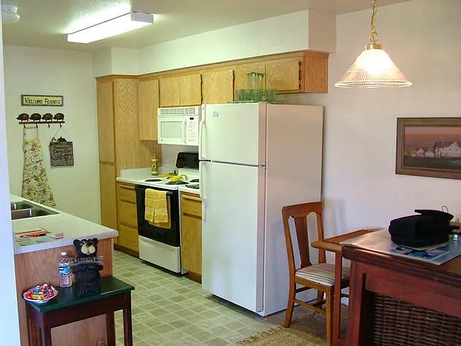 Yosemite Terrace Apartments — Photo 18