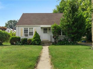 194 Meadows End Rd, Milford, CT 06460