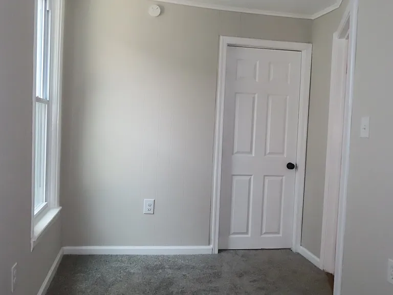 828 Broad St — Photo 13