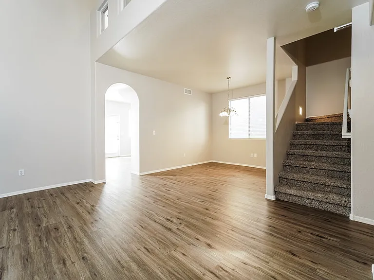 2151 E Briarwood Ter — Photo 4