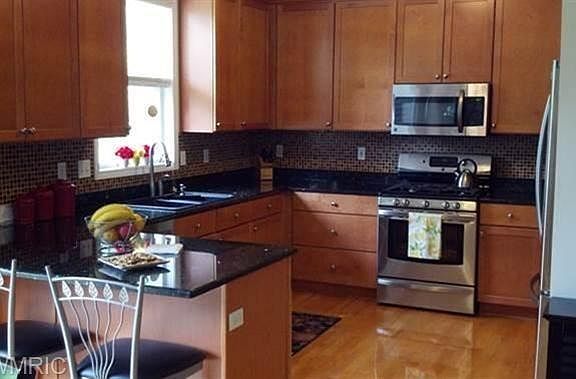 3rd image of 433 Palomino Ave