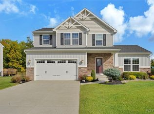 16 Crabapple Ln, Lancaster, NY 14086