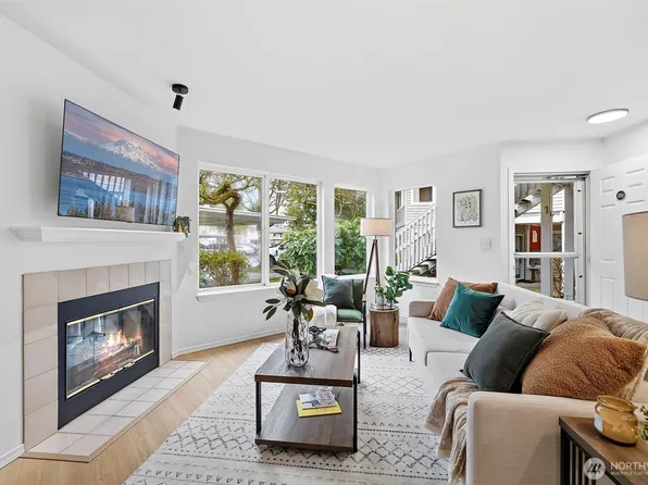 9210 Market Place #J101, Lake Stevens, WA 98258