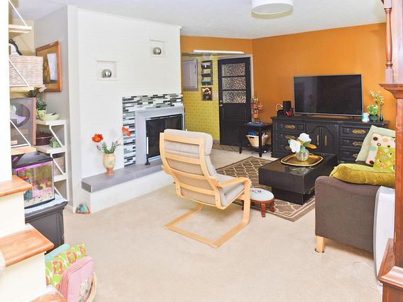 3rd image of 4256 Mayflower Blvd