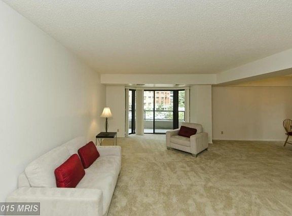 5th image of 1600 N Oak St APT 206