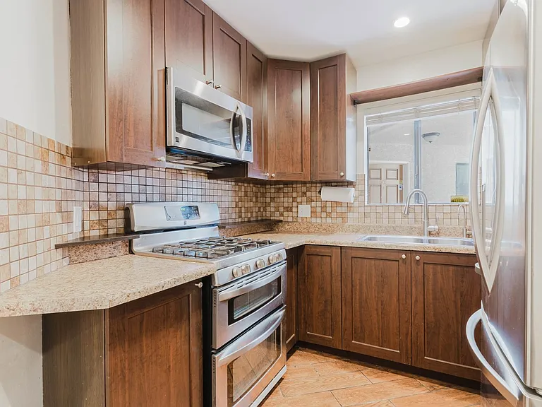 345 N Jackson St #309 — Photo 9