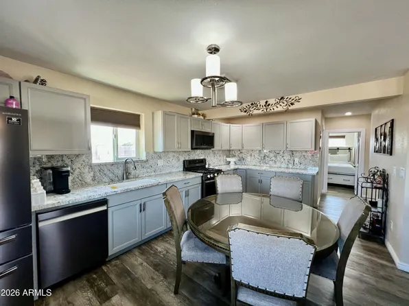 662 N IRONWOOD Drive, Apache Junction, AZ 85120