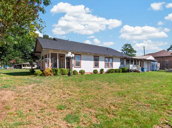 201 N Henry St, Lindale, TX 75771