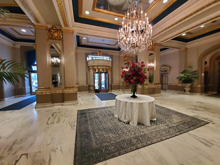 Grande lobby