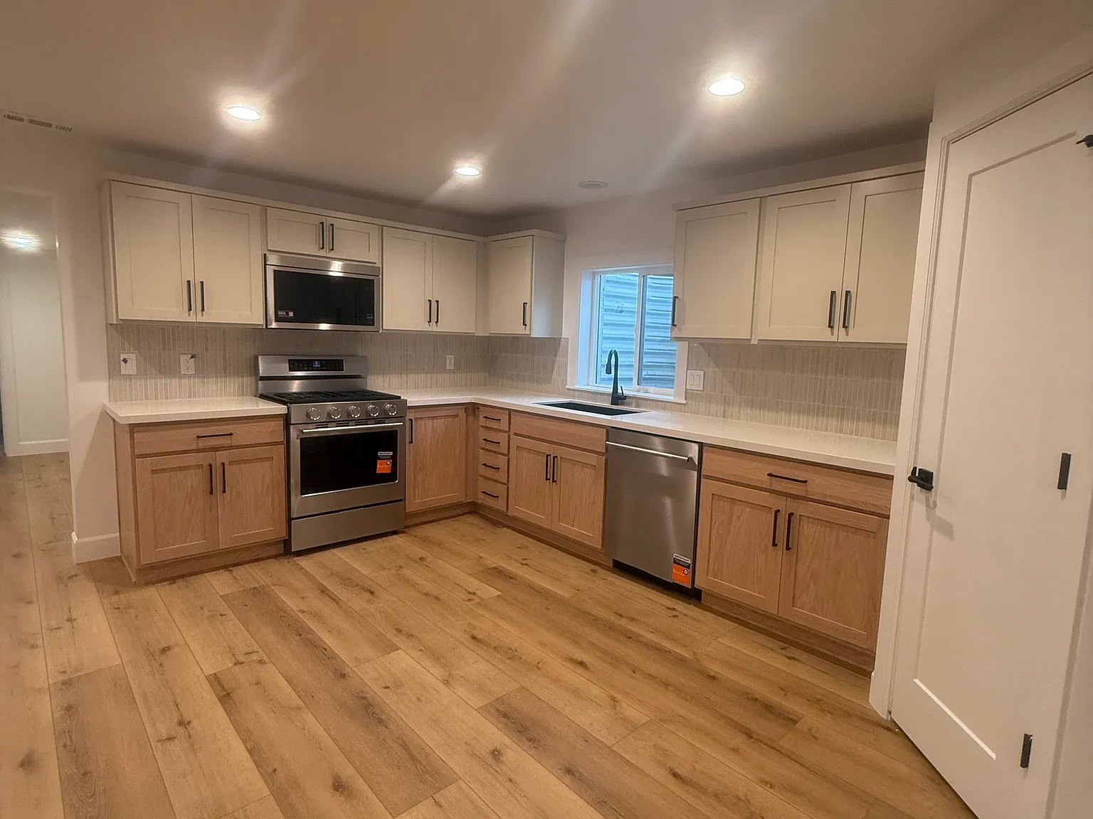 3 bed, 1686 sqft, $2,200 — Photo 2