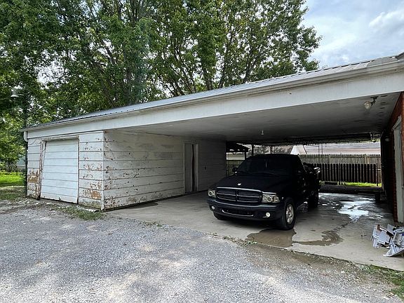 3rd image of 1007 Brookfield Dr