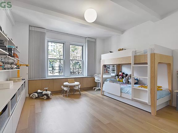 5th image of 215 W 78th St APT 5D