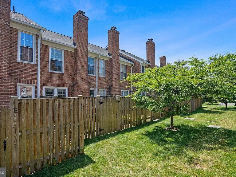 2522 S Arlington Mill Dr #D-4 — Photo 29