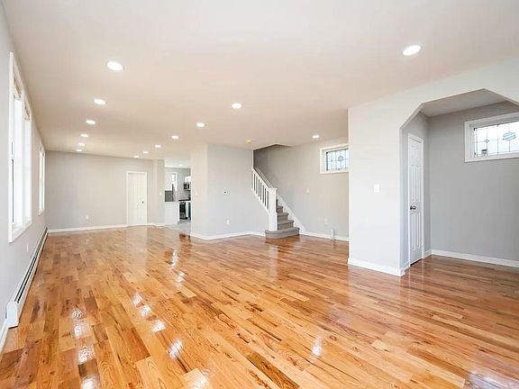 3rd image of 202-14 116th Ave