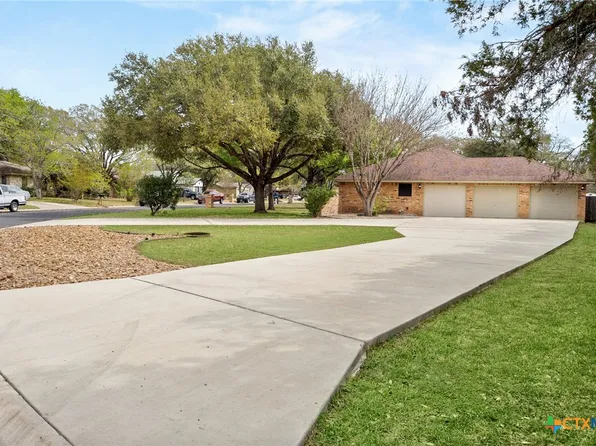 1633 Willow Ln, Seguin, TX 78155