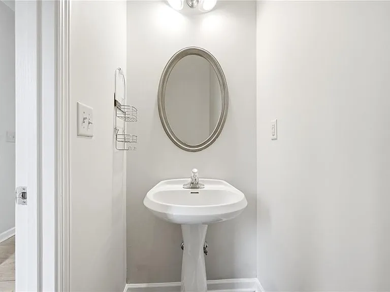6199 Thorncrest Dr — Photo 10