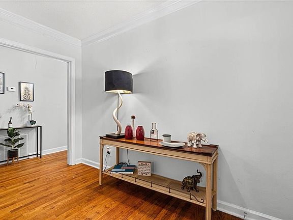 3rd image of 1512 Withers Ave