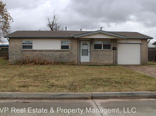 620 SW 15th St, Moore, OK 73160