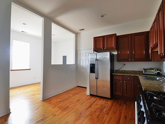 3rd image of 2335 W Lake St APT 3R