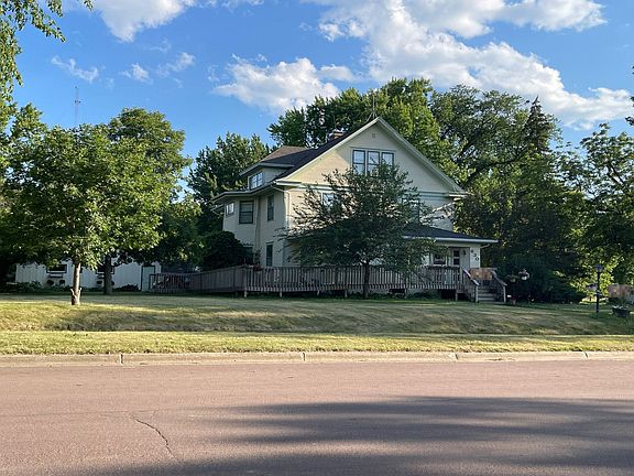 3rd image of 630 2nd Ave