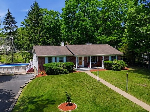 4th image of 16 Windsor Dr