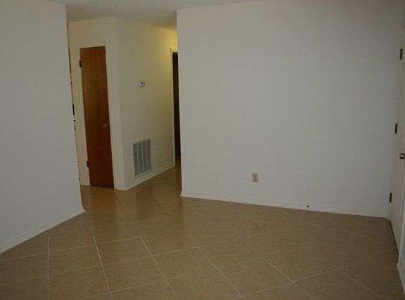 4th image of 117 Oleander Dr