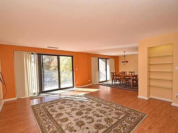 4th image of 5300 Hamilton Ave Unit 203