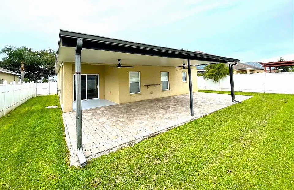 3 bed, 2.0 bath, 1770 sqft, $2,600 — Photo 2