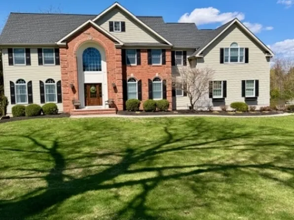 1 Berkshire Ct, Clinton Twp., NJ 08833