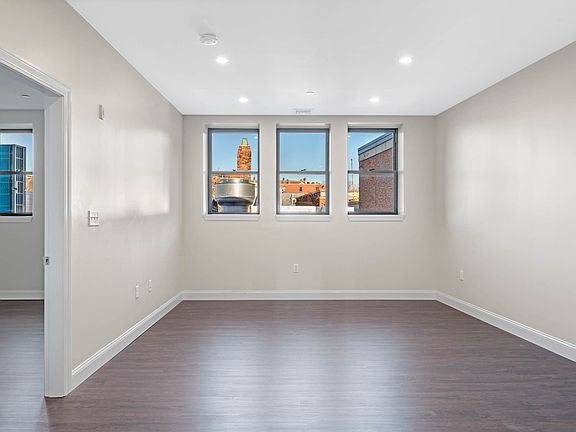 3rd image of 18 New Derby St #202
